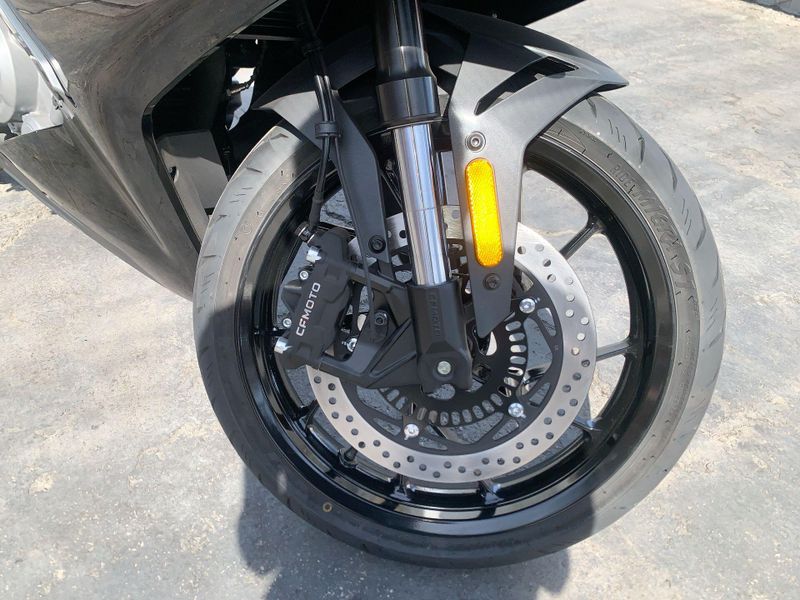 New 2025 CFMOTO 300SS Image 10