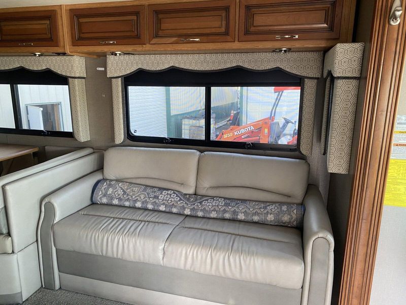 Used 2016 HOLIDAY RAMBLER VACATIONER 34ST MOTOR HOME Image 21