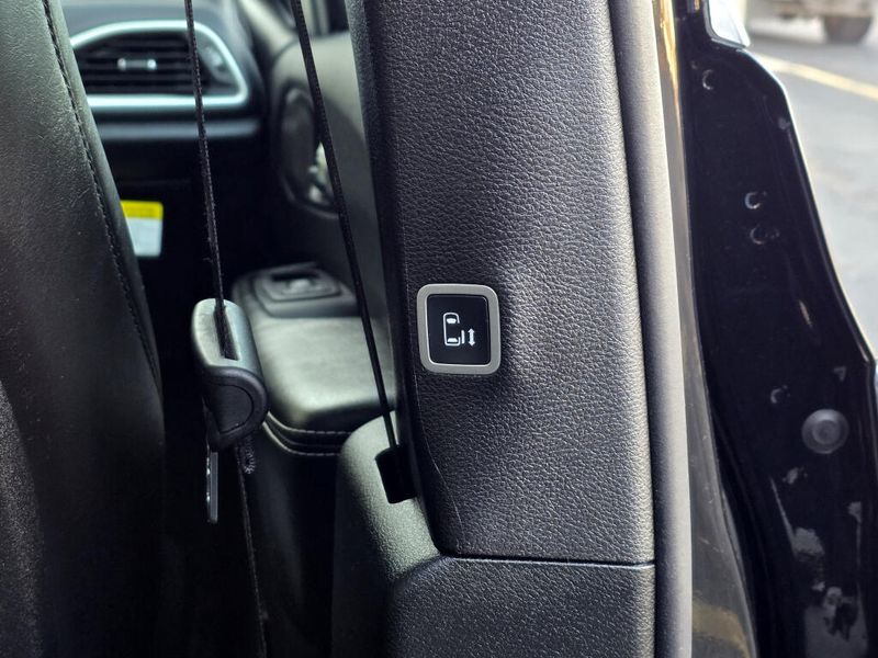 New 2027 Chrysler Pacifica Select