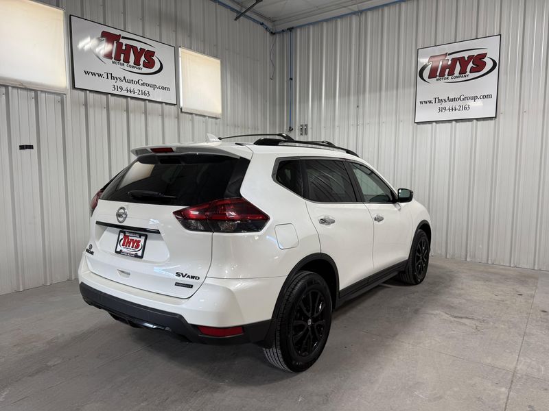 Used 2018 Nissan Rogue SVImage 3