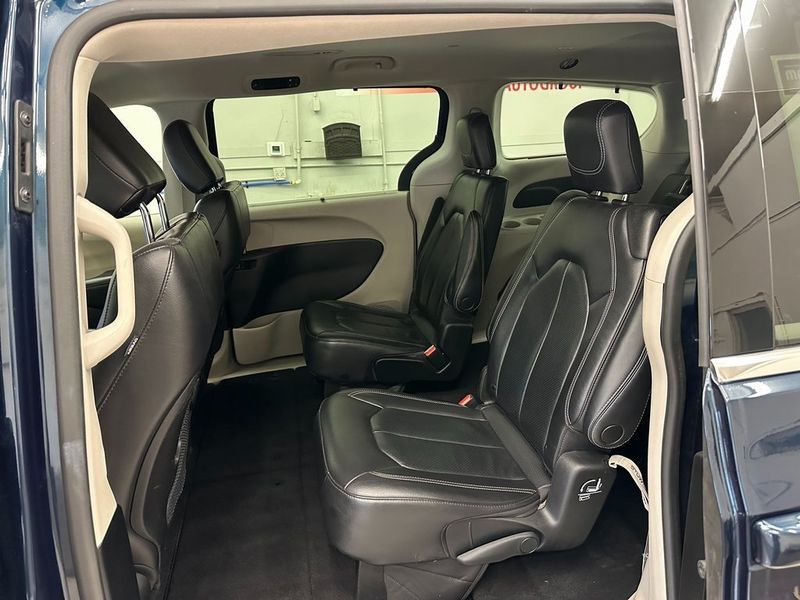 2022 Chrysler Pacifica Touring LImage 23