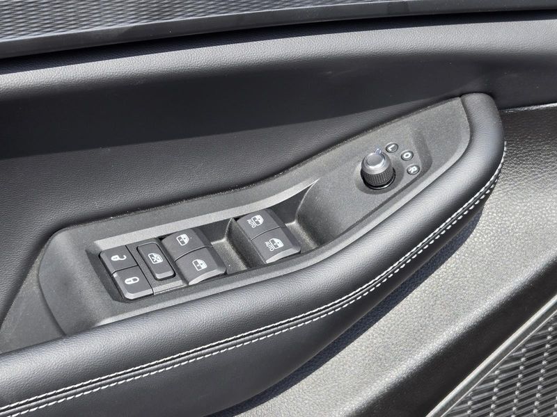 2025 Jeep Grand Cherokee Altitude photo 18