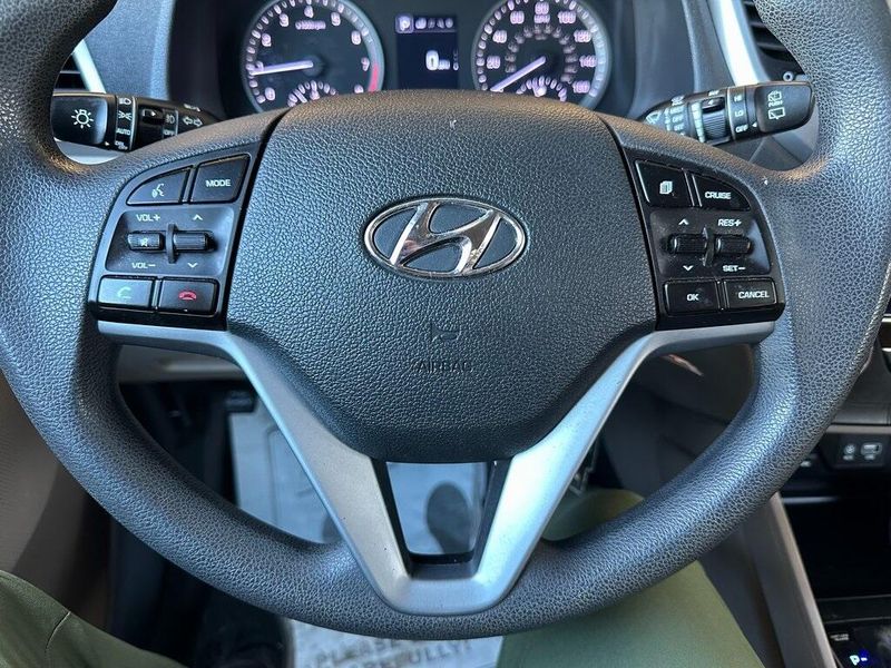 2017 Hyundai Tucson SEImage 3