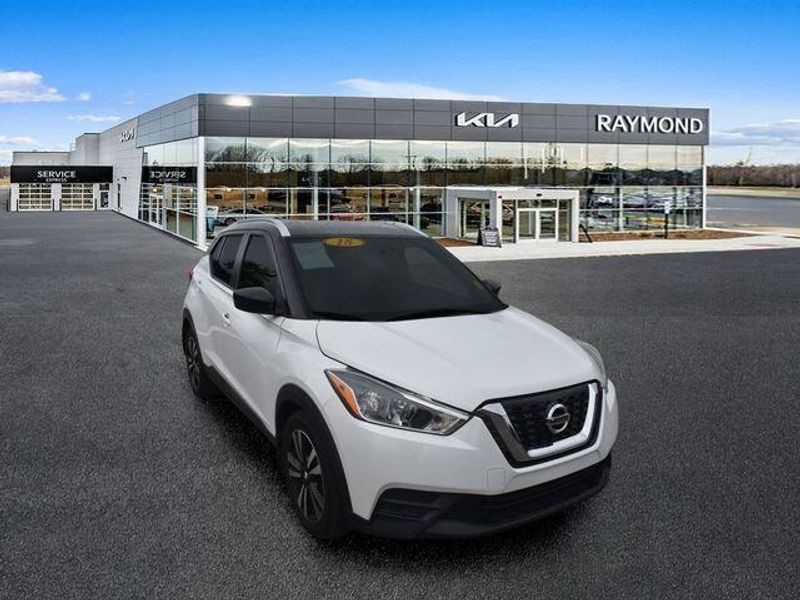Used 2018 Nissan Kicks SVImage 9