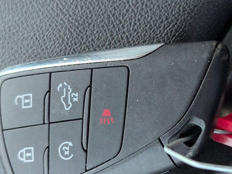 Used 2025 GMC Sierra 1500 SLTImage 21