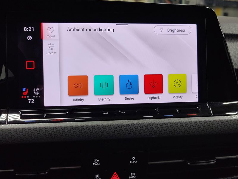 2024 Volkswagen Golf GTI SE w/Sunroof/Leather PkgImage 18