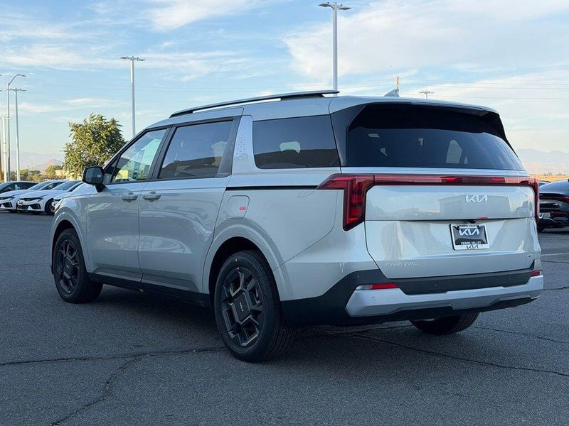 New 2026 Kia Carnival Hybrid EXImage 5
