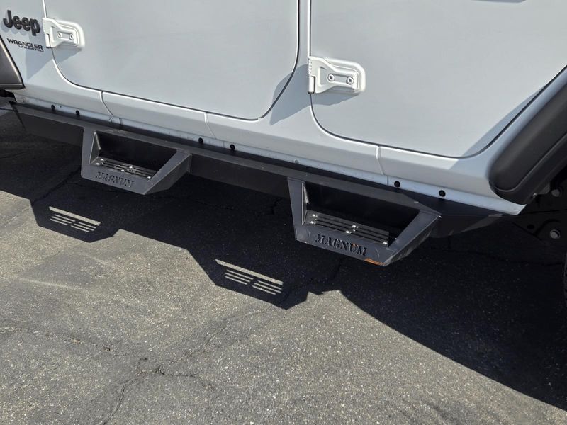 Used 2022 Jeep Wrangler Unlimited Sport Altitude 4x4