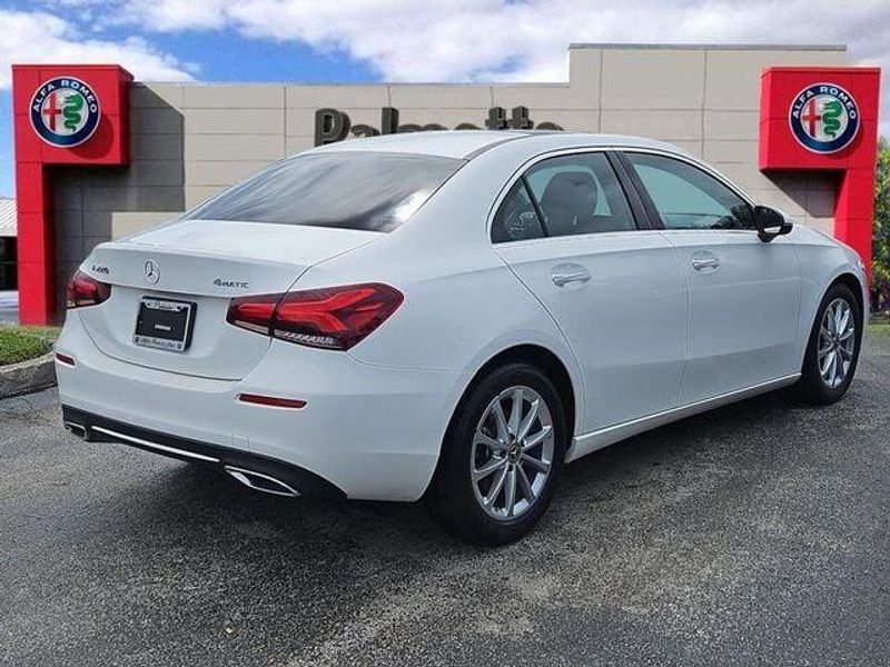 2021 Mercedes Benz A 220 4MATIC photo 5