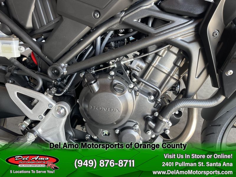 2025 Honda CB300R ABS Image 12