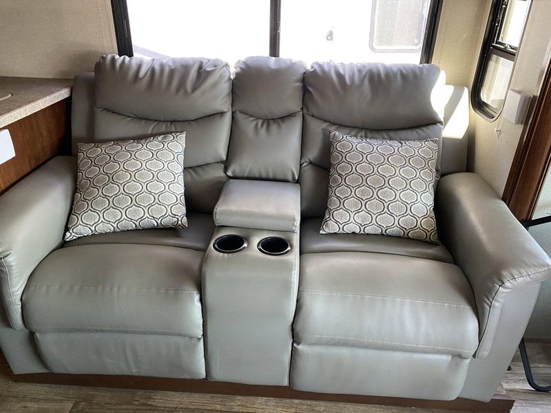 Used 2018 FOREST RIVER FR3 29DS Image 18