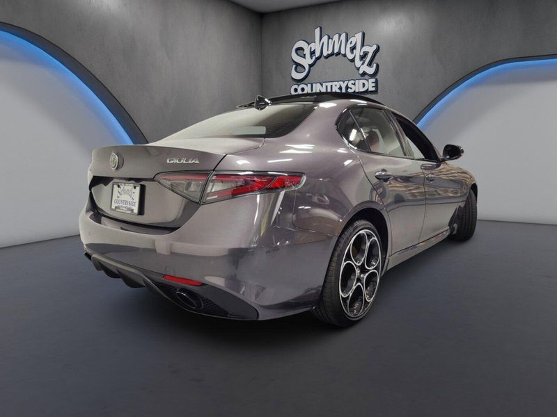 Used 2026 Alfa Romeo Giulia Q4 AWD w/SunroofImage 11