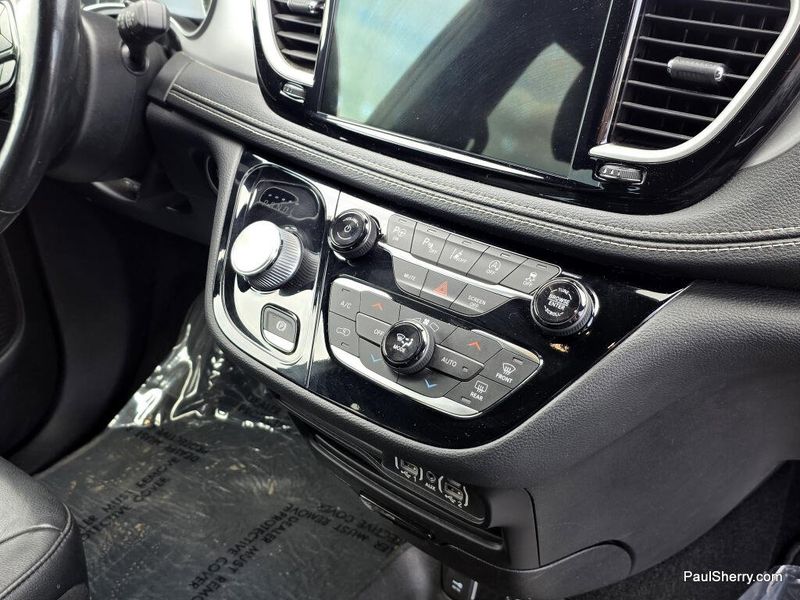 Used 2021 Chrysler Pacifica Touring L S
