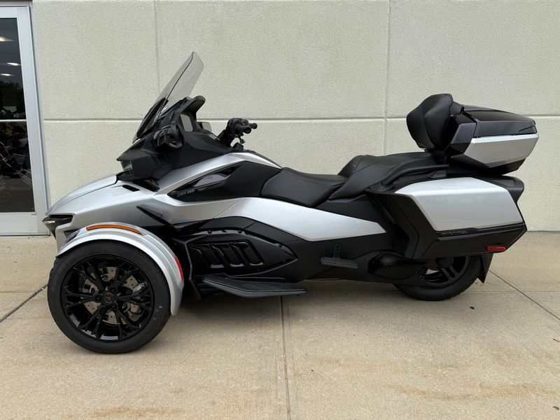 2024 Can-Am SPYDER RT LIMITEDImage 2