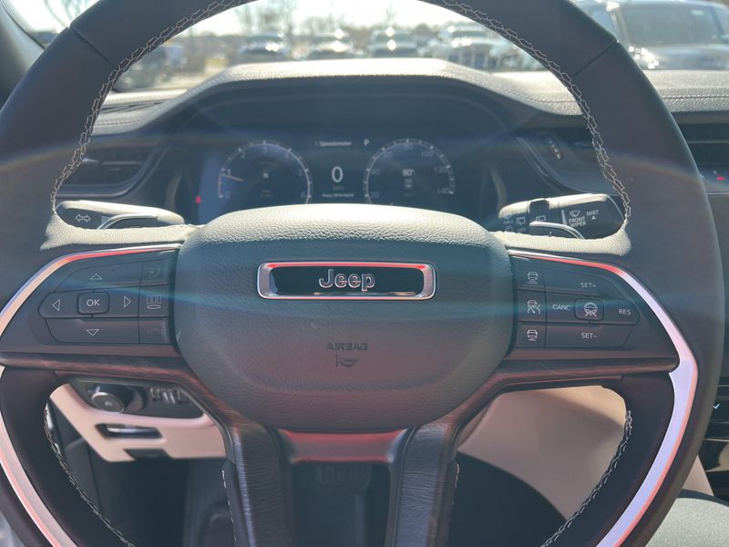 New 2026 Jeep Grand Cherokee L Limited 4x4Image 15