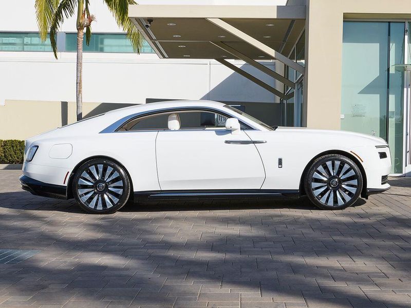 New 2025 Rolls-Royce Spectre Image 9