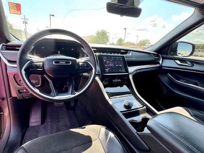 Used 2025 Jeep Grand Cherokee L Altitude XImage 10