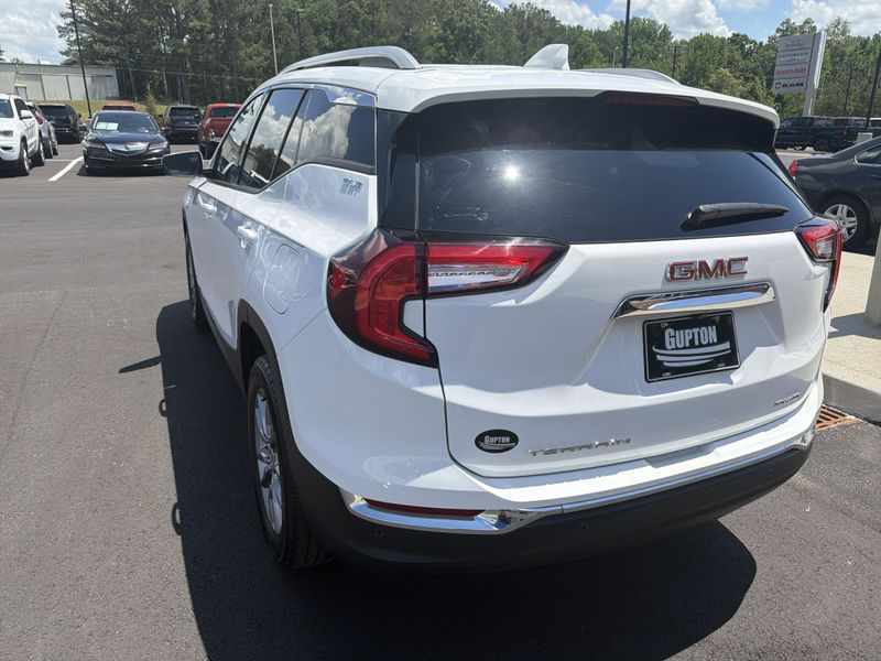 Used 2024 GMC Terrain SLTImage 14