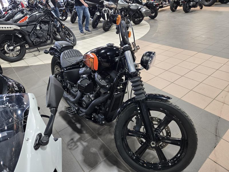 USED 2023 HARLEY FXBBS STREET BOB 114 Image 1