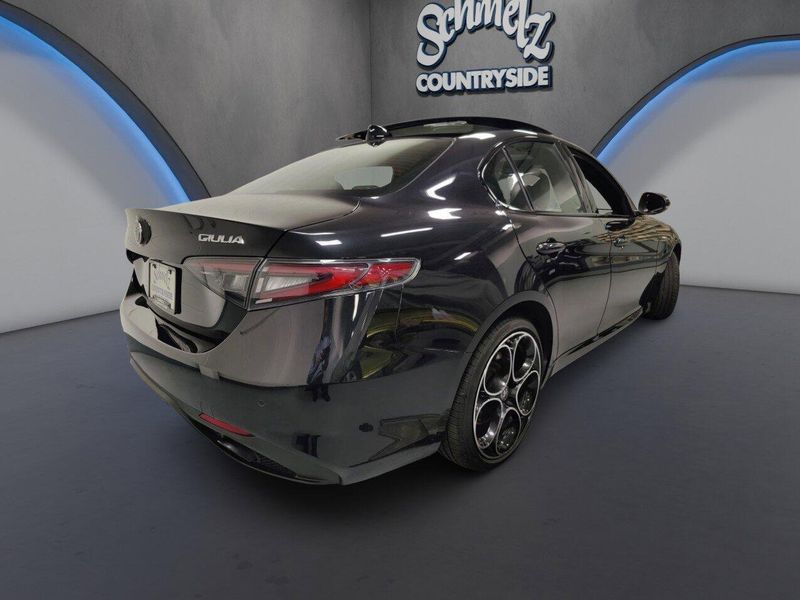Used 2025 Alfa Romeo Giulia Veloce Premium AWD w/SunroofImage 13