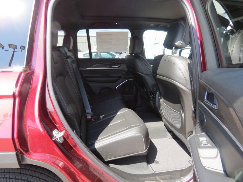 New 2026 Jeep Grand Cherokee Limited 4x4Image 19