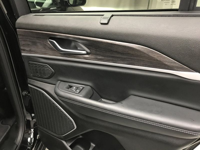 Used 2022 Jeep Grand Cherokee LimitedImage 22
