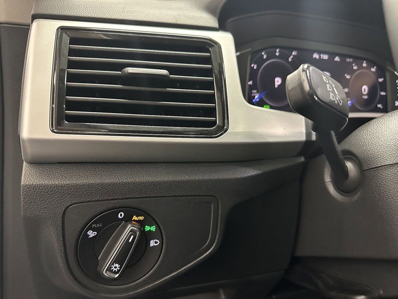 2023 Volkswagen Atlas SE w/Technology AWD w/SunroofImage 30