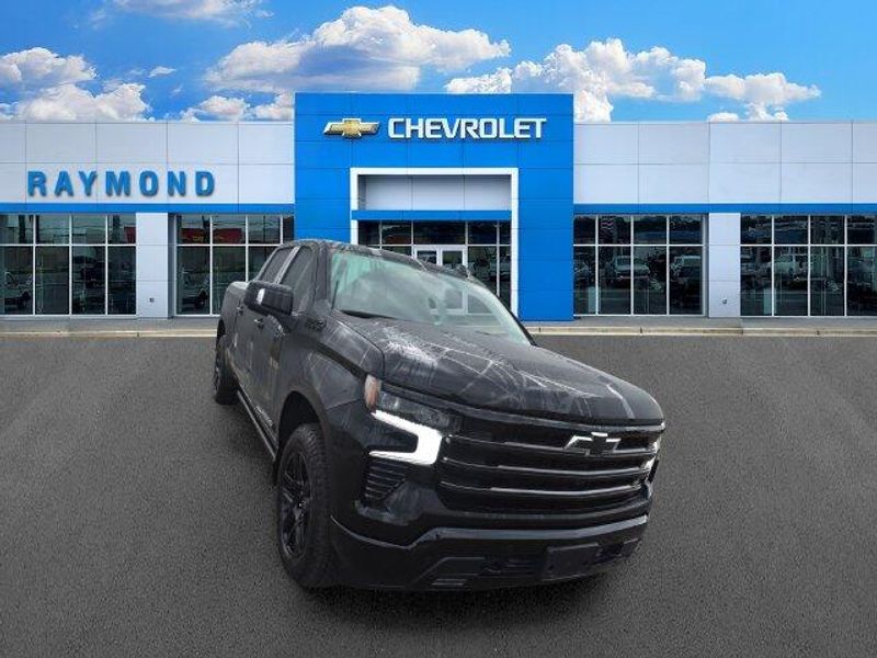 Used 2025 Chevrolet Silverado 1500 High CountryImage 9