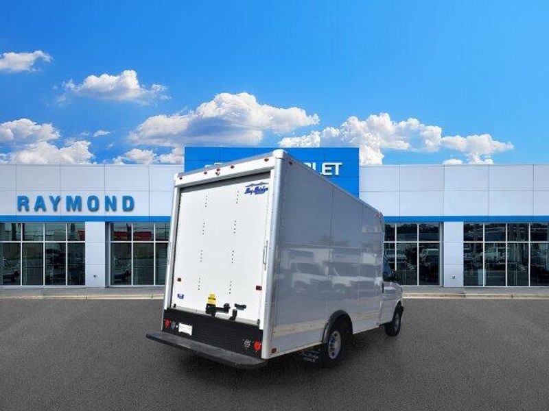 New 2026 Chevrolet Express 3500 Work VanImage 4