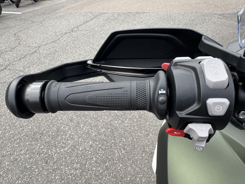 2025 Triumph Tiger 1200 Rally Pro - MATTE KHAKI 