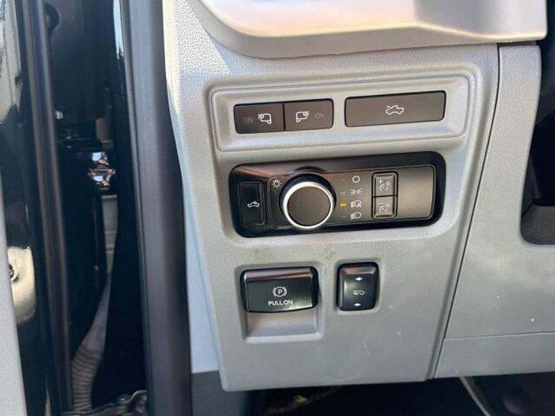 2023 Ford F-150 Lightning XLT photo 10