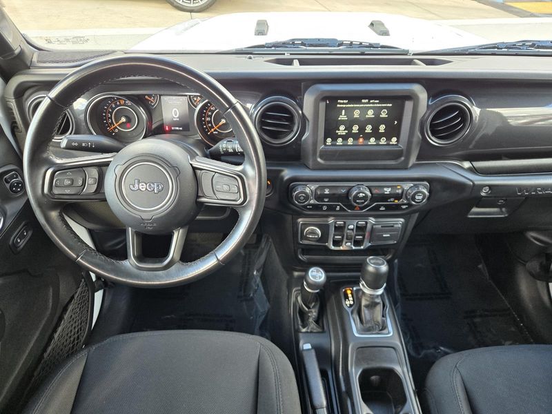 Used 2022 Jeep Wrangler Unlimited Sport Altitude 4x4