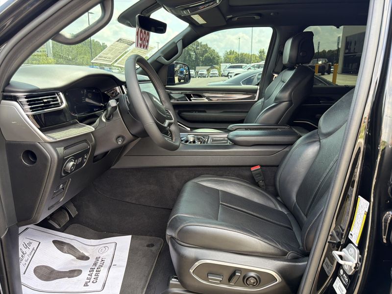 2022 Jeep Wagoneer Series IIIImage 38