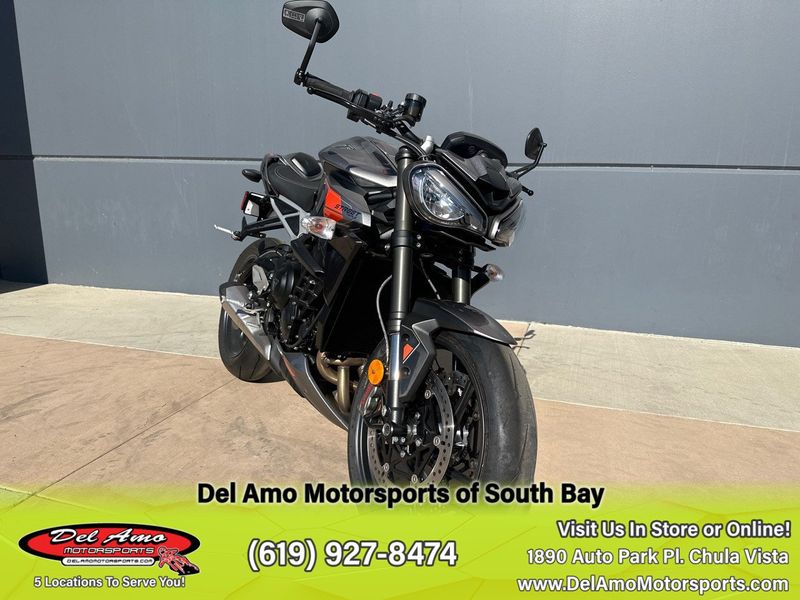 2024 Triumph STREET TRIPLE 765 RS  in a SILVER ICE exterior color. Del Amo Motorsports of South Bay (619) 547-1937 delamomotorsports.com 