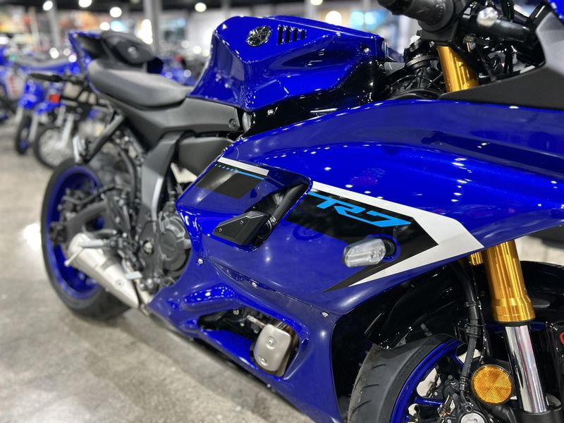 2025 Yamaha YZF-R7 Image 3
