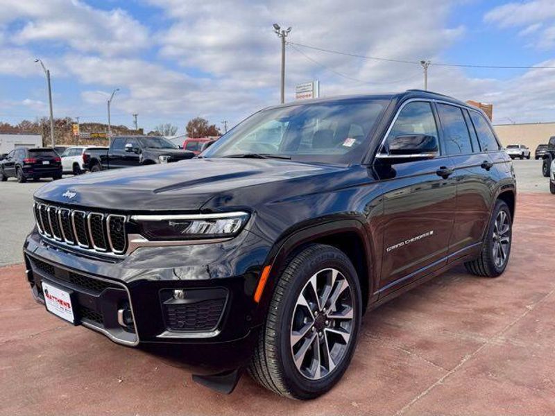 New 2025 Jeep Grand Cherokee Overland 4x4Image 1