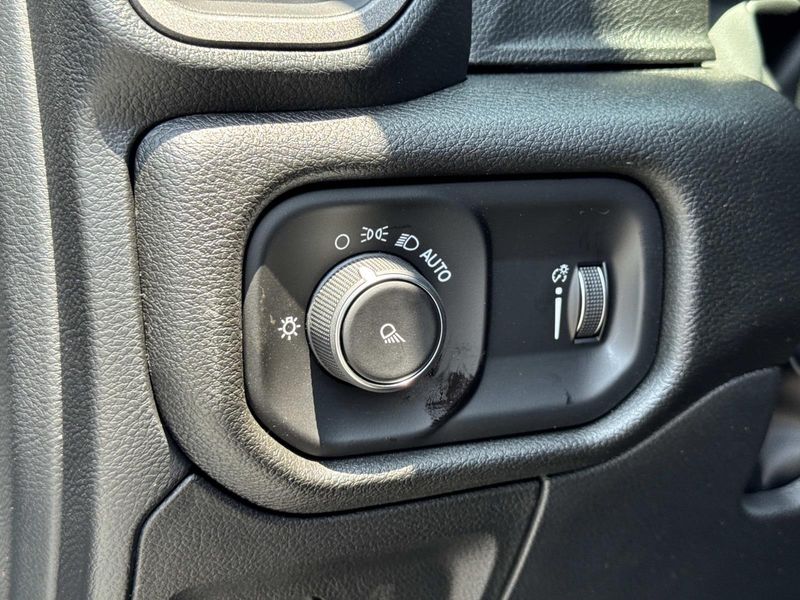 New 2026 RAM 1500 Tradesman Crew Cab 4x2 5'7' Box