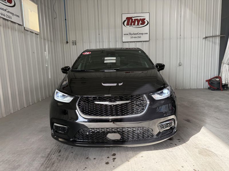 Used 2026 Chrysler Pacifica SelectImage 15