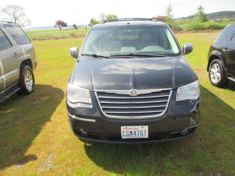 2008 Chrysler Town & Country LimitedImage 2