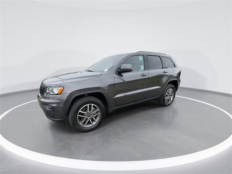 2020 Jeep Grand Cherokee Laredo E photo 4