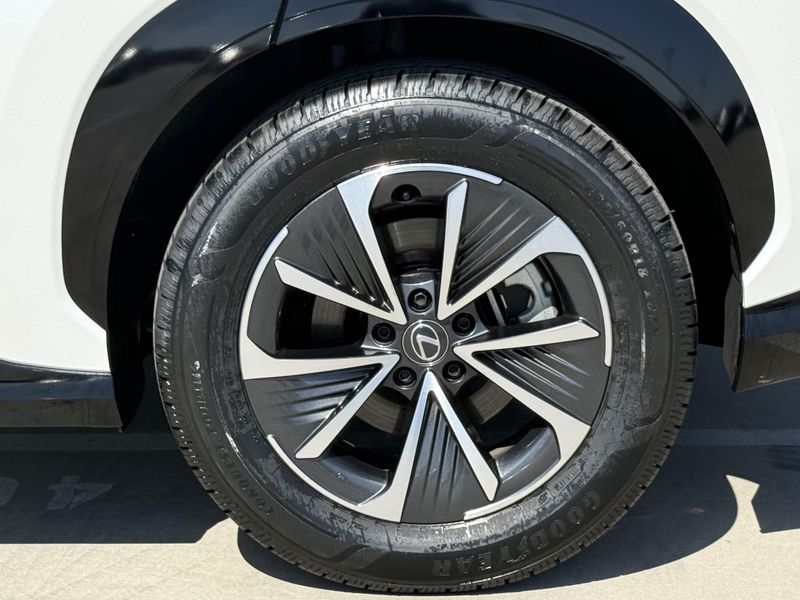 Used 2025 Lexus RZ 300e PremiumImage 16