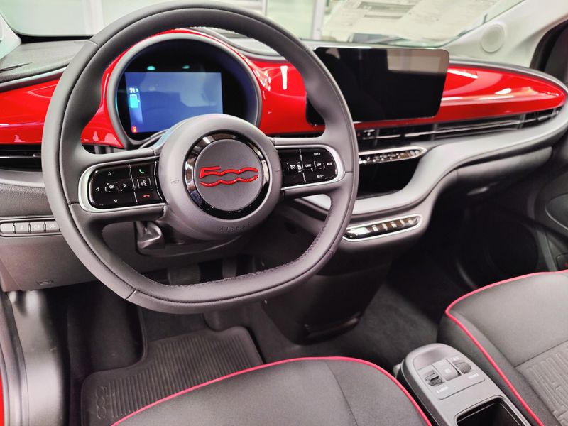 Used 2024 Fiat 500e INSPI(RED)Image 11