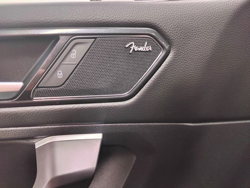 Used 2024 Volkswagen Tiguan AWD SEL R-Line w/Sunroof/NavImage 6