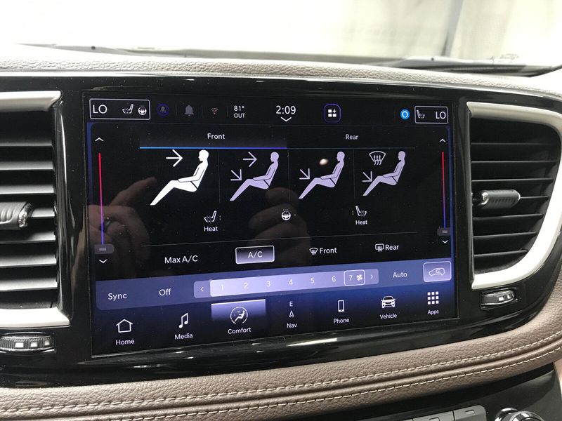 Used 2021 Chrysler Pacifica Touring LImage 12