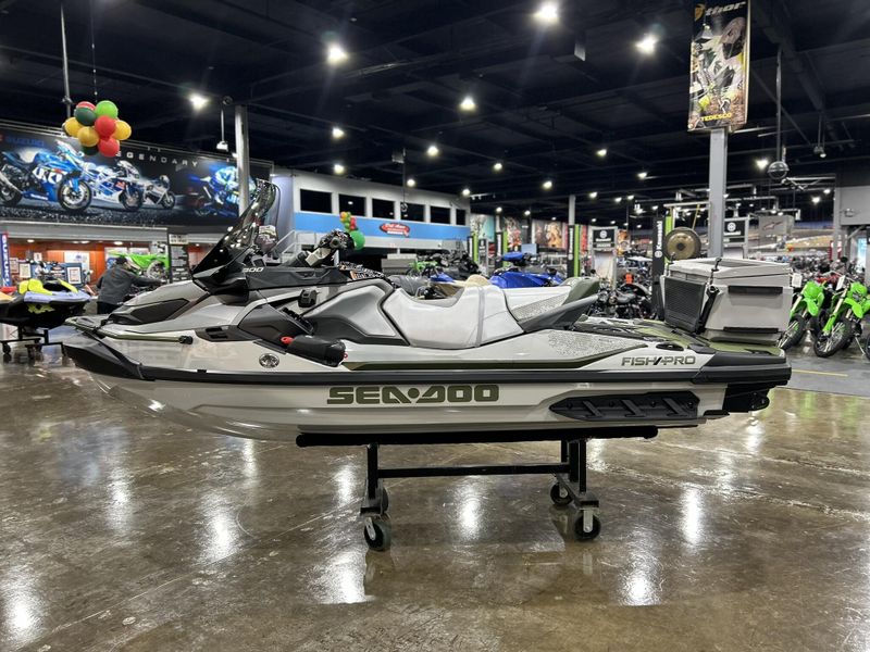 2025 Sea-Doo FISHPRO APEX 300 (SOUND SYSTEM) Image 2