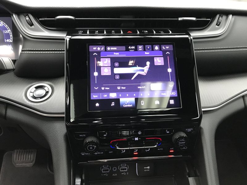 New 2025 Jeep Grand Cherokee L Altitude X 4x4Image 6