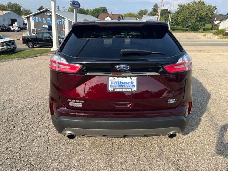 2020 Ford Edge SEL photo 5