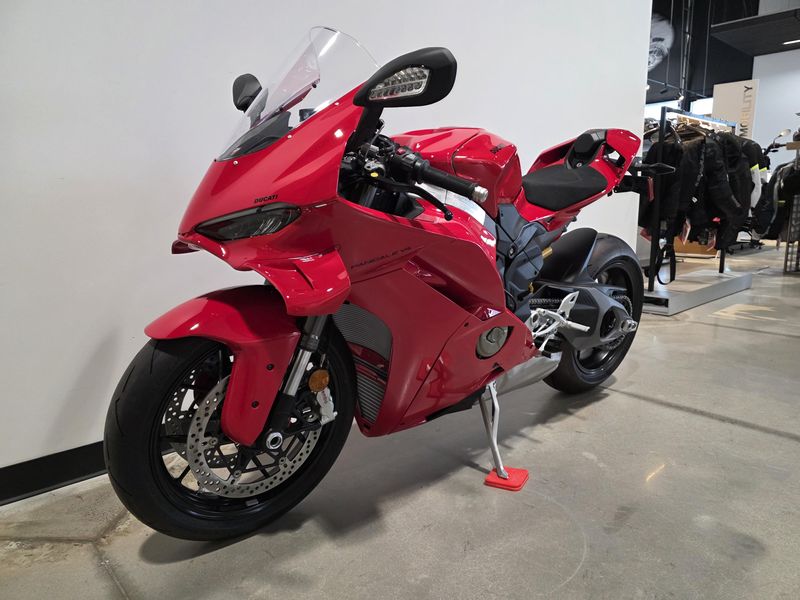 New 2025 Ducati Panigale V4 