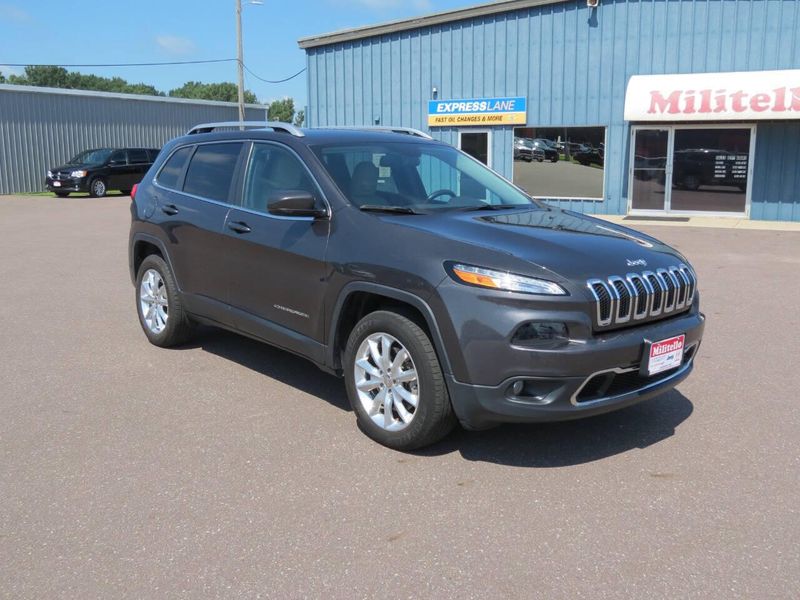 Used 2017 Jeep Cherokee Limited 4x4 4dr SUVImage 3