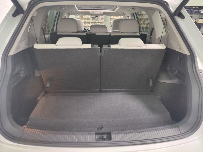 Used 2019 Volkswagen Tiguan SEL AWD w/Sunroof/NavImage 16